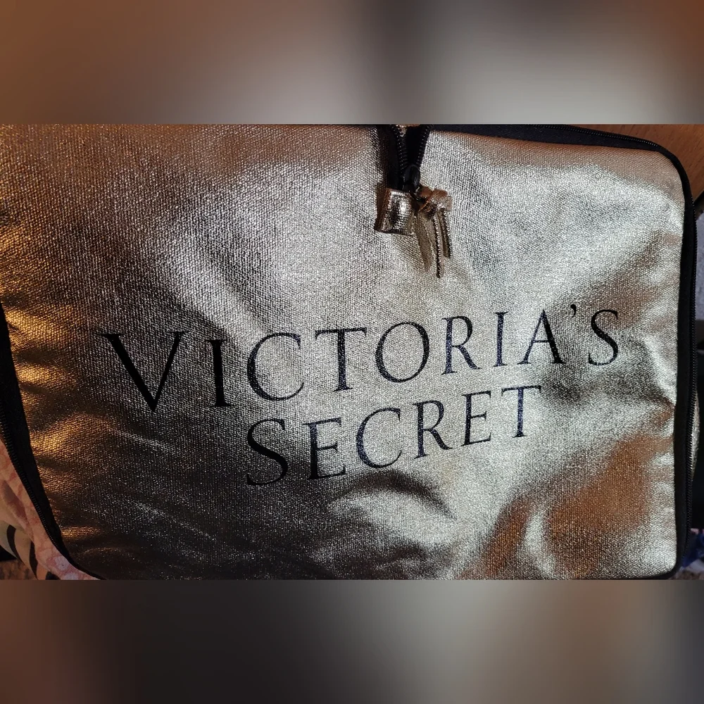Packable Gold Victoria’s Secret Overnight Weekender Tote - Picture 8 of 8